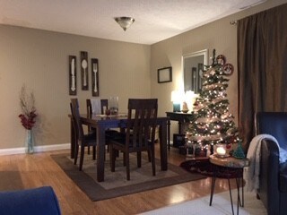 Comedor - 6588 Hearne Rd Unidad 32