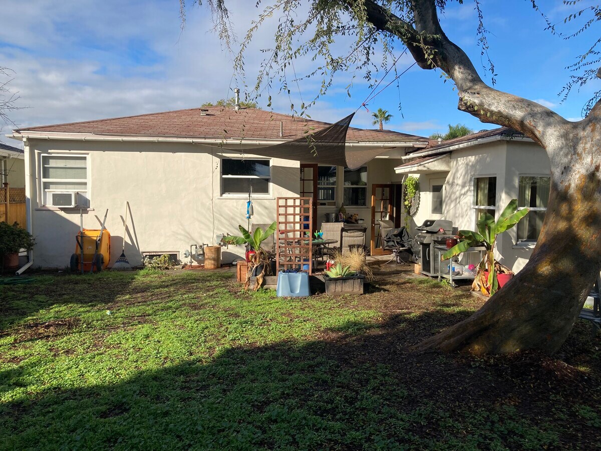 Photo - 4735 Winona Ave