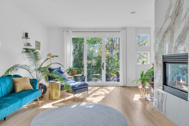 Sala de estar - 1619 N Franklin St