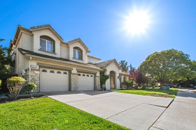 Photo - Grand 5-Bedroom Estate — Space, Style & Sophistication