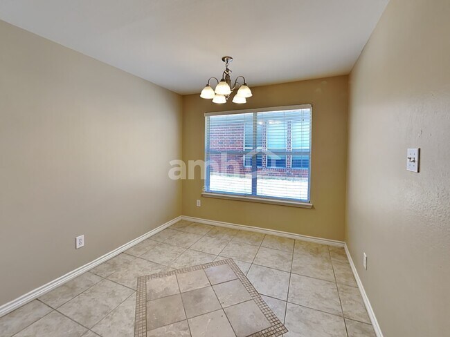 Photo - 737 Oak Dale Ave