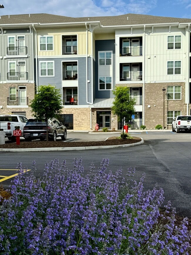 Building Photo - Avant at Huntington Point