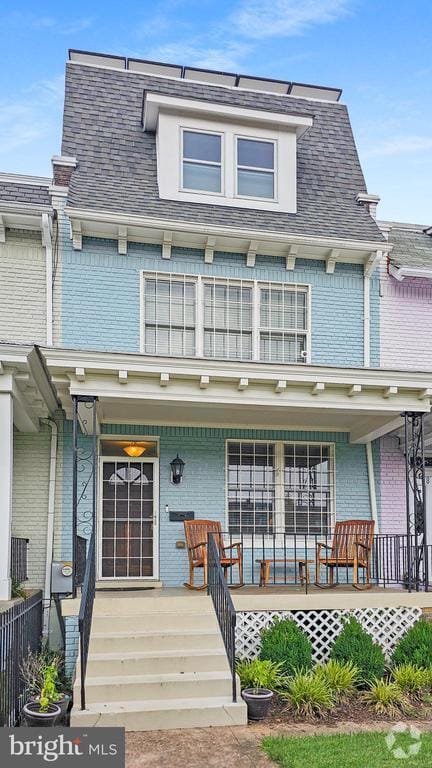 Building Photo - 1834 Massachusetts Ave SE Rental