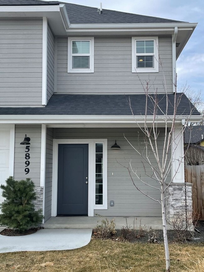 Photo - Beautiful3 bed 2,5 bath townhouse in Garden City