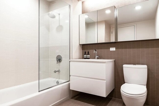 Photo - 37-40-40 27th St