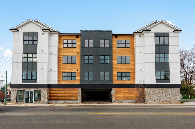 Building Photo - 132 Halstead Ave