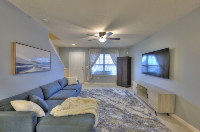 Photo - 589 Bradburn Village Cir