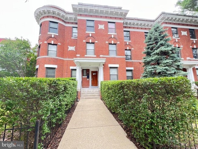 Building Photo - 149 R St NE Unit 1