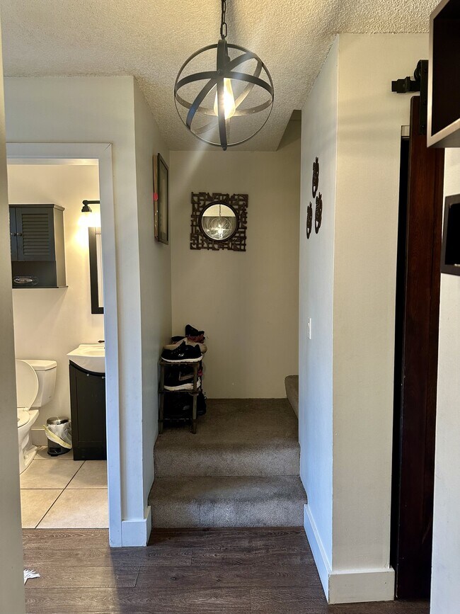 Photo - 9388-9128 128 St