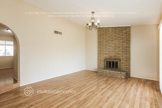 1643 W Muriel Dr