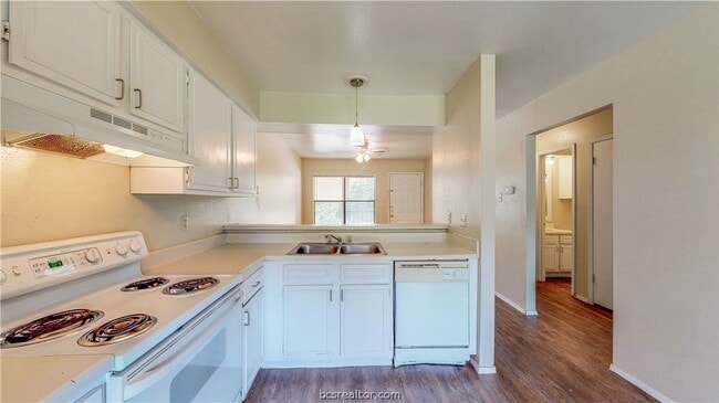 Photo - 303 Manuel Dr