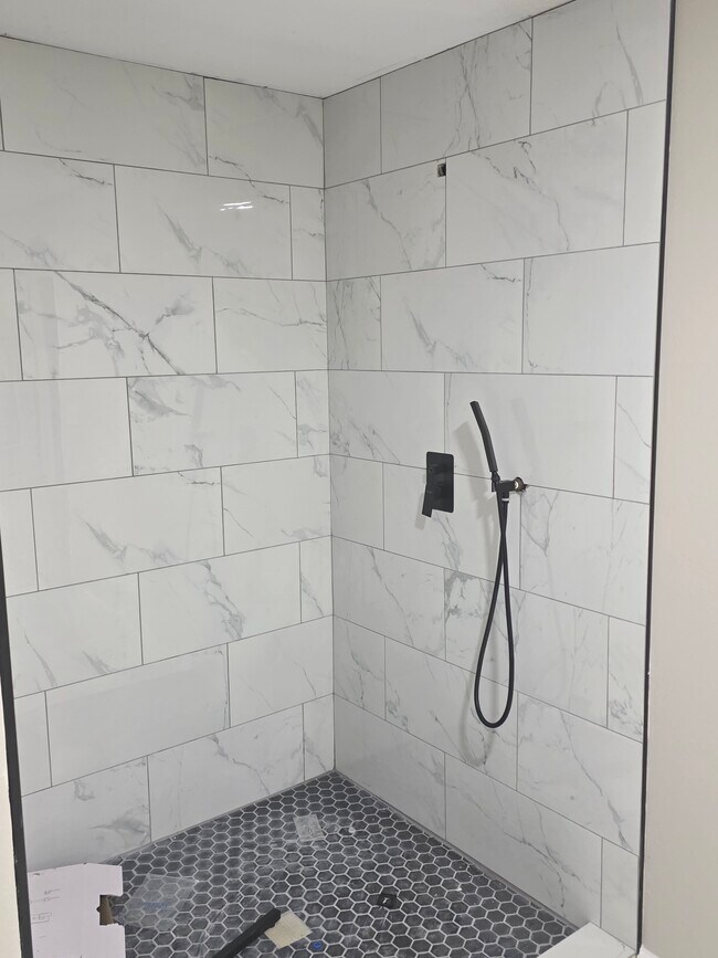 primary bedroom shower - 4701 Cherry St