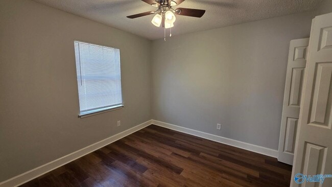 Photo - 628 Canterbury Ave SW