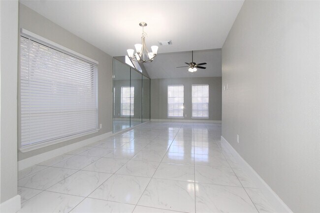 Photo - 4611 Silver Fox Dr