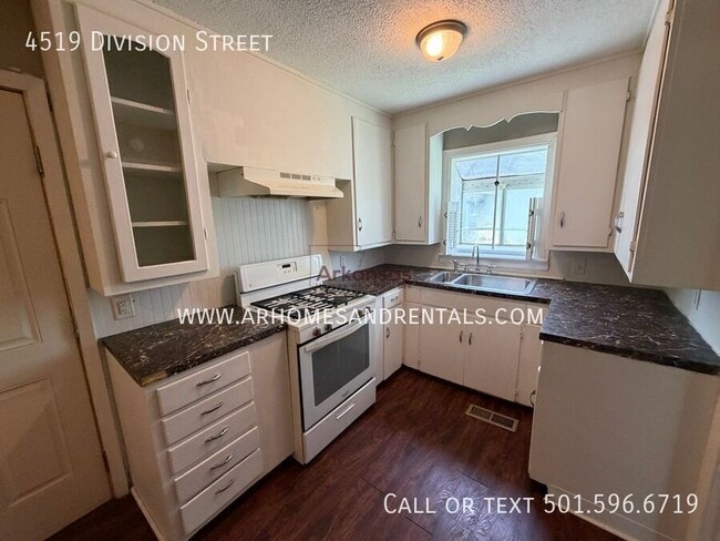 Photo - 4519 Division St