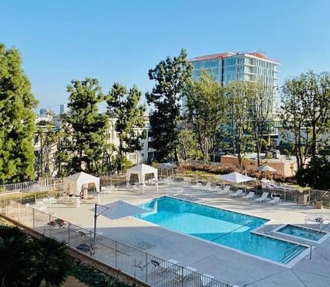 Photo - 100 S Doheny Dr Unit 308