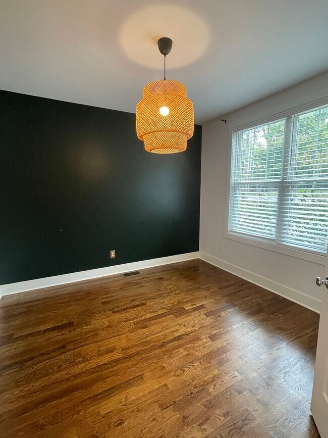 Photo - 561A Veritas St