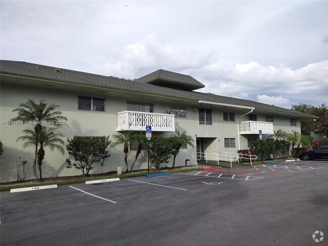 Building Photo - 4200 NW 3rd Ct Unit 328 Rental