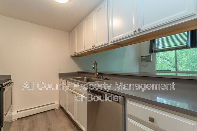 Photo - 1842 Canyon Blvd Unidad #205