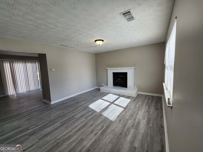 Photo - 1653 Pinedale Cir NW