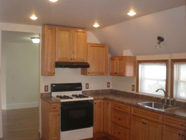 Building Photo - 351 Essex St