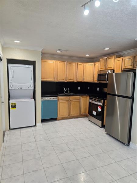 Building Photo - 1749 NW 6th Ave Unit 2 Rental