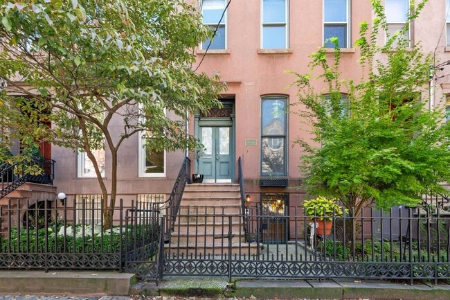 Building Photo - 113 Sussex St Unit Grdn