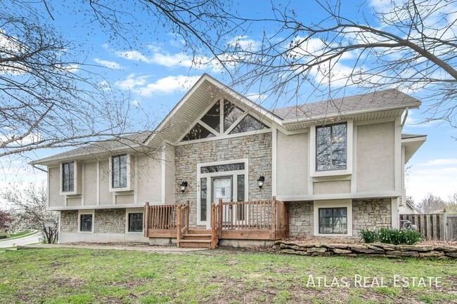 Building Photo - 301 SE Onyx Dr