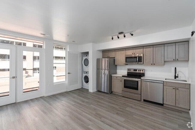 1BR 1BA 620SF