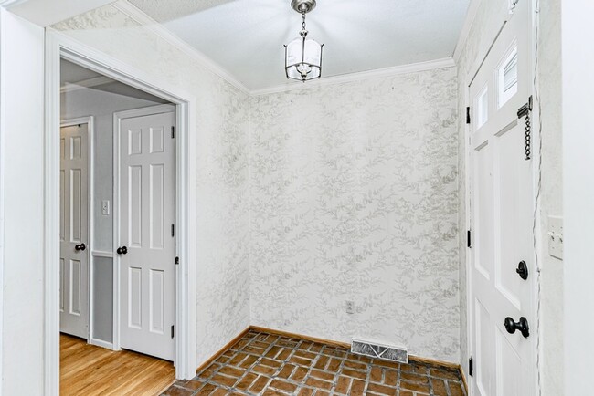 Photo - 300 Long Forest Cir