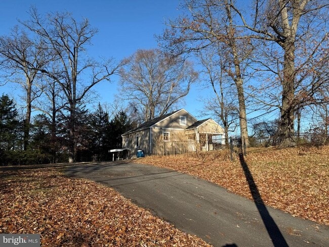 Photo - 9300 Sanger St