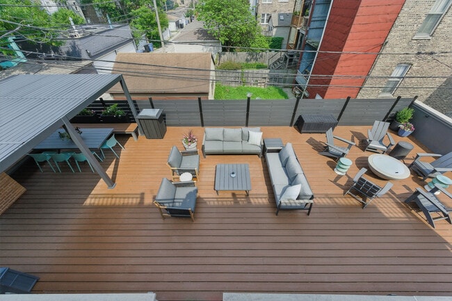 943 N Leavitt