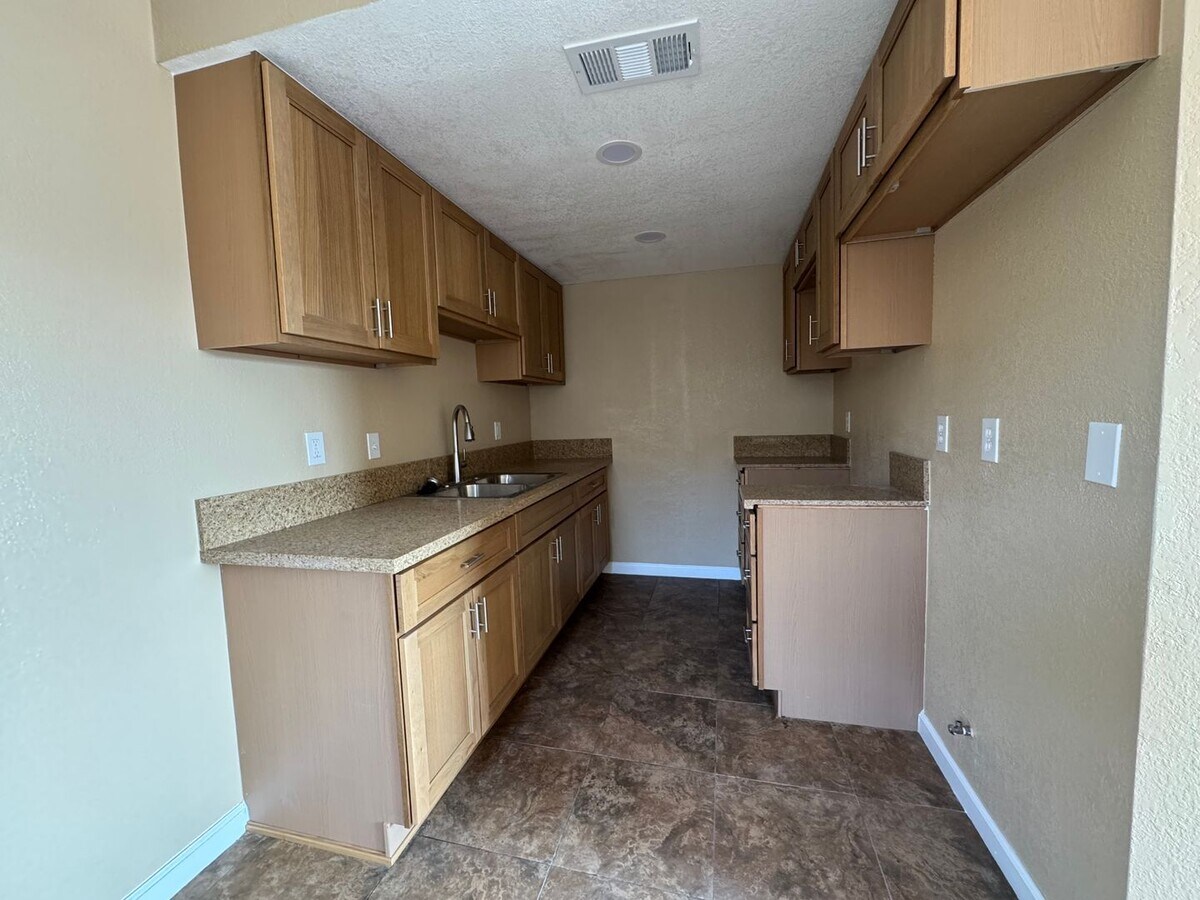 Three Bedroom One Bathroom Apartment in San Bernardino - Three Bedroom One Bathroom Apartment in San Bernardino Unidad 10