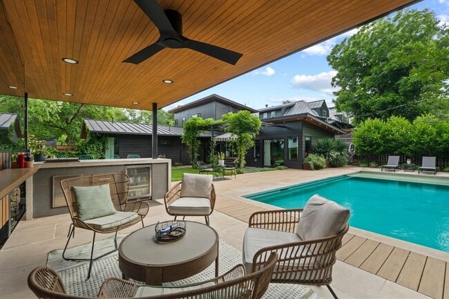 Photo - 3205 Locke Ln