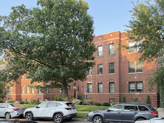 Building Photo - 1131 Oak Ave Unit J01W