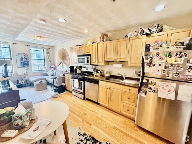 Building Photo - 133 Endicott St Unit 3R Rental