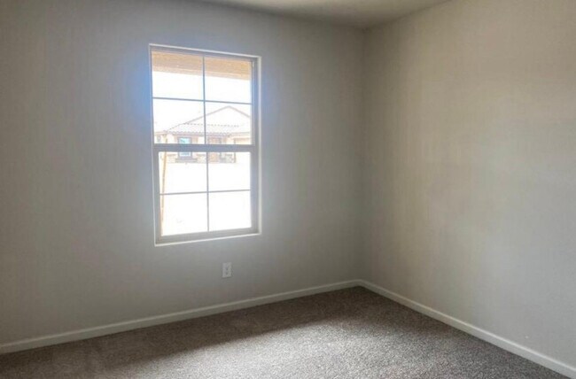 Photo - 816 Silvercreek Ln