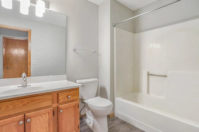 Photo - 9936 Fillmore St NE