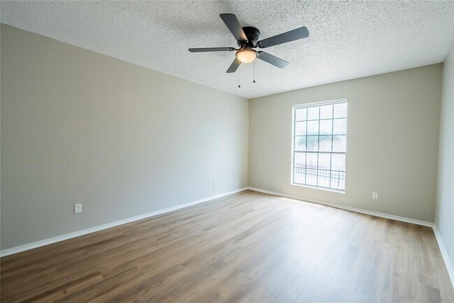 Photo - 2401 Leon St Unit 108