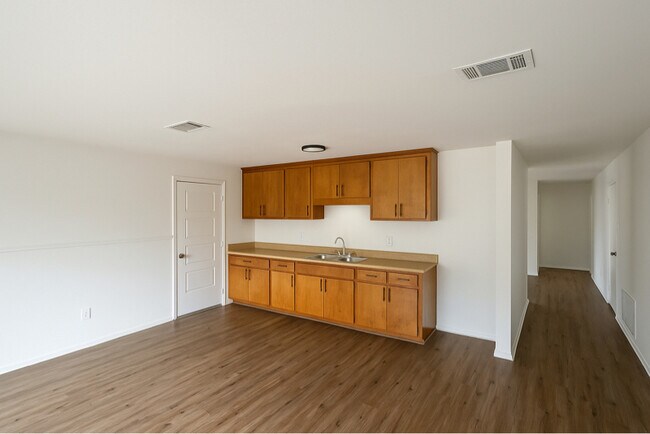 Photo - 115 E Cone St