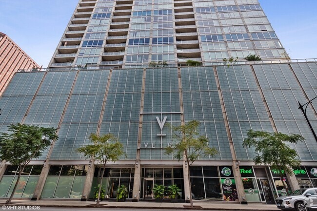 Building Photo - 611 S Wells St Rental
