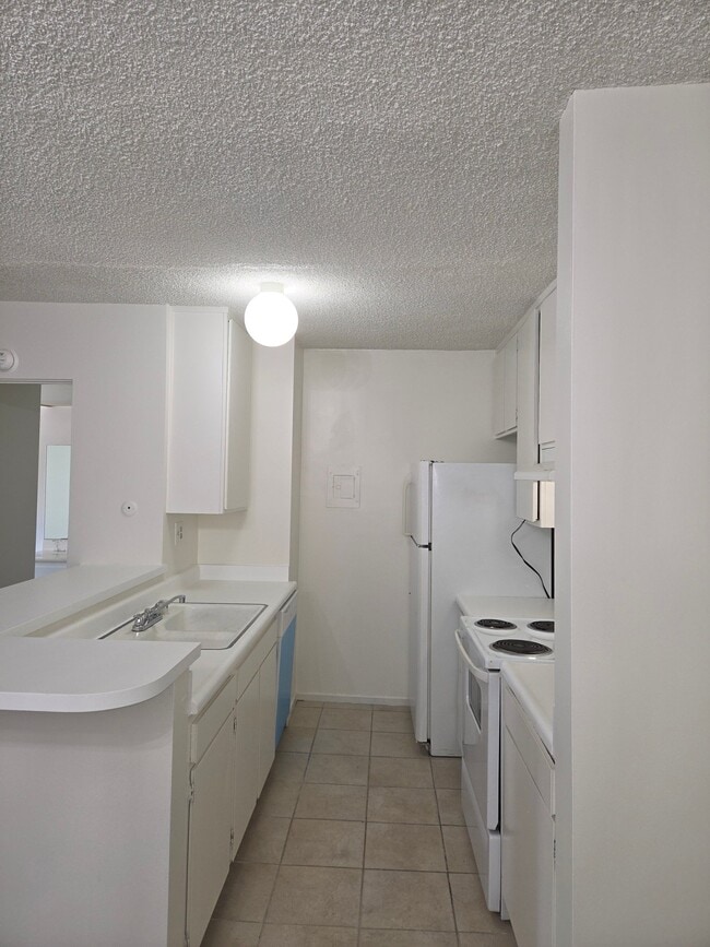 Photo - 160 S El Molino Ave Unit 218