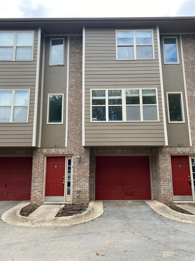 3BD / 2.5BA Completely Remodeled Townhome ... - 3BD / 2.5BA Completely Remodeled Townhome ...