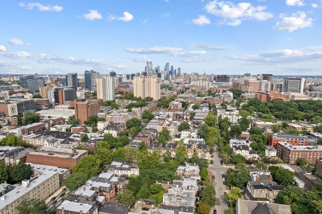 Photo - 300 S 41st St