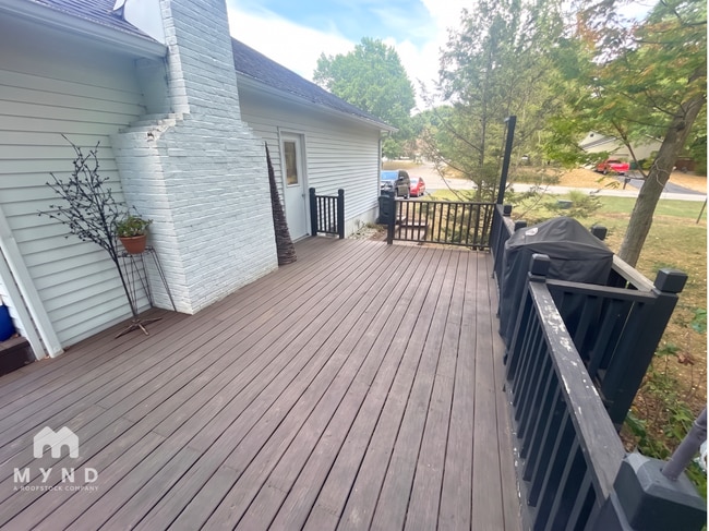 Photo - 6639 Springbrook Dr NW