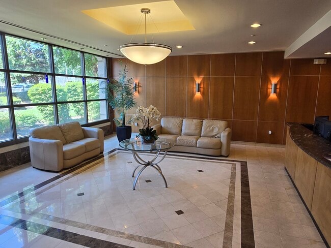 Photo - 60 Parkway Dr E Unidad 8F