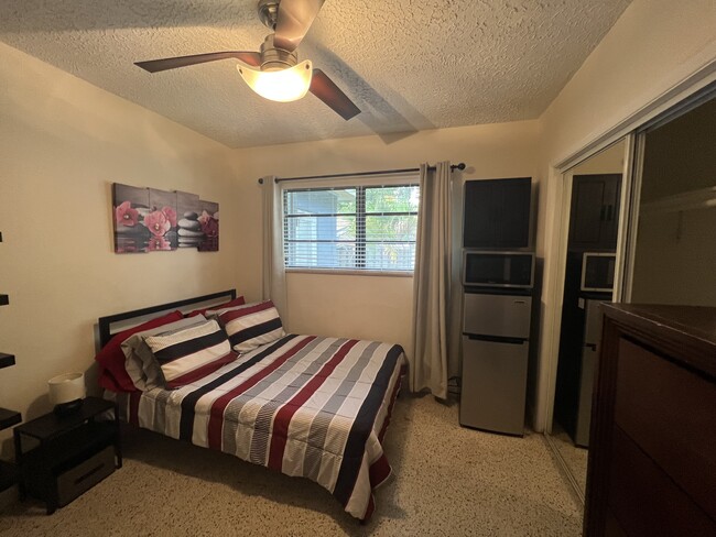 Photo - 900 NE 85th St