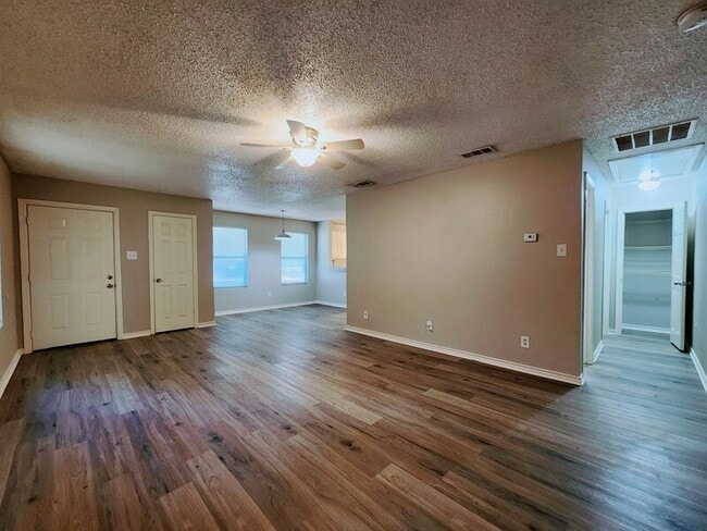 Photo - 10245 Country Hills Blvd