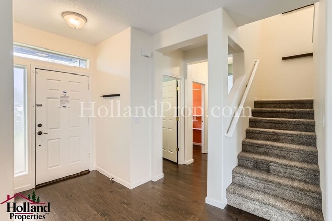 Photo - Elegant Two-Level Home in Hillsboro with Modern Comforts.