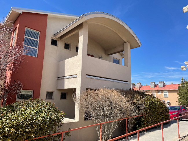Building Photo - 3705 Lafayette Dr NE Rental